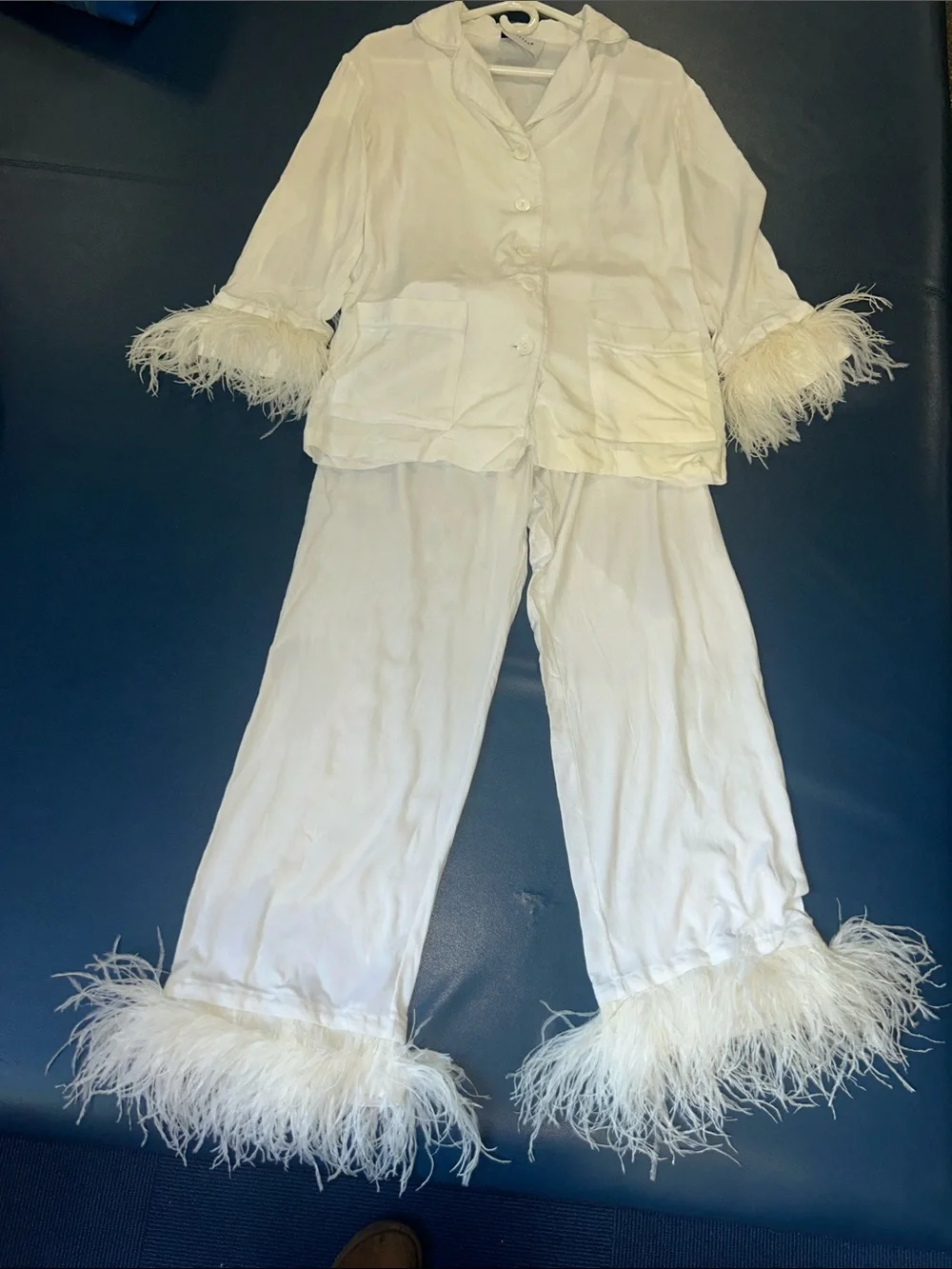 SLEEPER sz XS PRE-OWNED White Feather-Trim Button Pajama Set -FLAWED